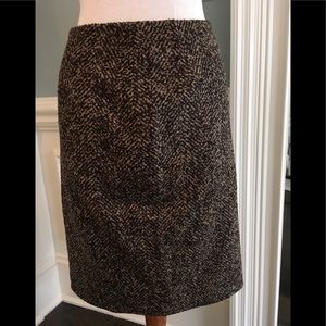 Gorgeous Oscar de la Renta wool/lama skirt. Size 8